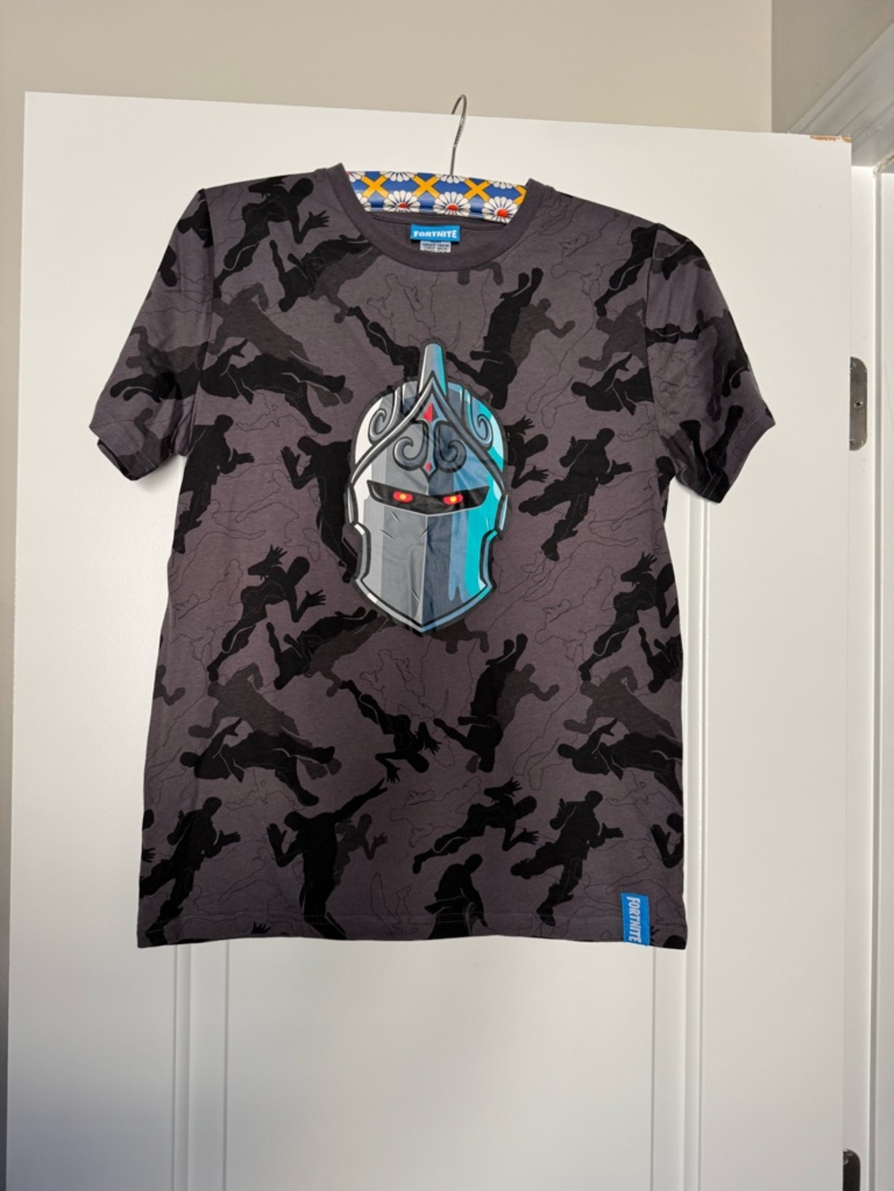 Boys Fortnight T-shirt NWT, Short Sleeve, Crew Neck, Fortnight print.